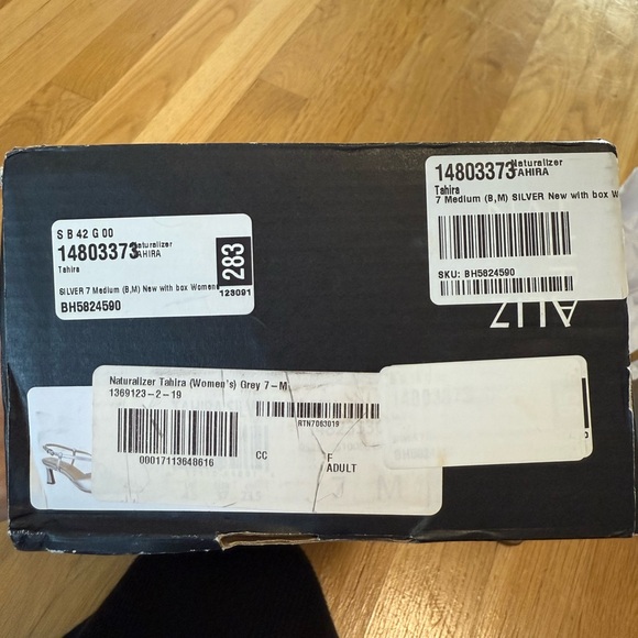 Naturalizer Tahira slingback pumps heels silver women's 7 M New In Box NIB - Picture 9 of 10